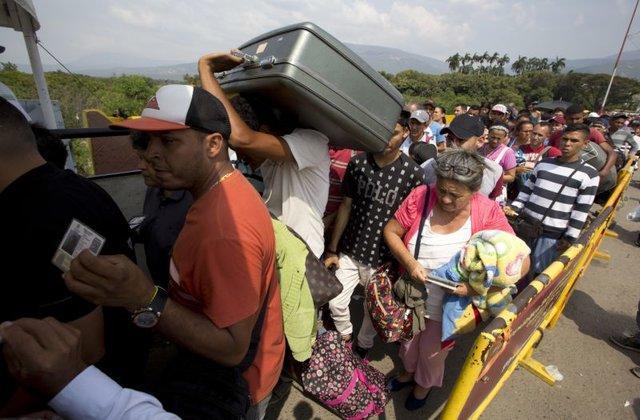 ونزوئلا سیل مهاجران را عادی می داند