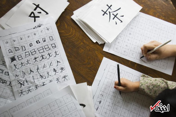 اختراع دختر چینی برای فرار از انجام تکالیف مدرسه، روباتی که با دستخط دانش آموزان مشق می نویسد