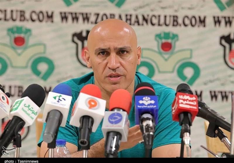 اصفهان، منصوریان: دست تمام مربیان لیگ برتر برای هم رو شده است، هنوز ستاره های بالای 30 سال معین کننده هستند