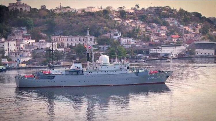 مانور ایذایی کشتی جاسوسی روسیه در سواحل آمریکا
