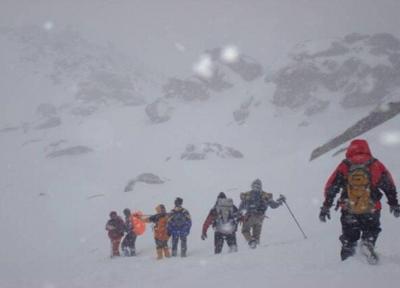 نجات 4 نفر گرفتار در برف و کولاک کوه های سهند