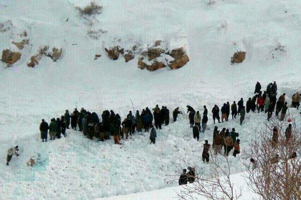 کولبر سقزی گرفتار در کولاک جان خود را از دست داد کولبر سقزی گرفتار در کولاک جان خود را از دست داد