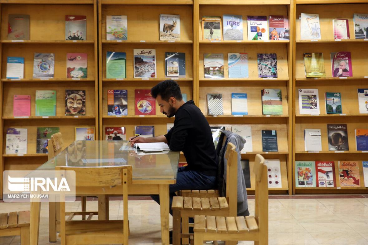 خبرنگاران بهره برداری از کتابخانه درجه یک بروجرد همزمان با هفته دولت