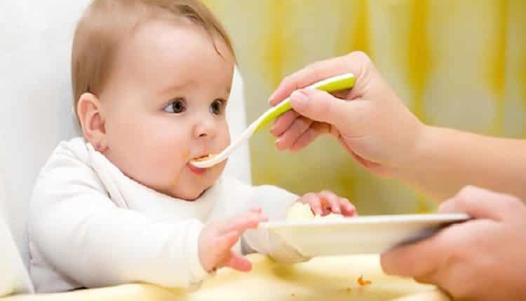 نکاتی درباره غذای کمکی نوزاد 4 ماهه