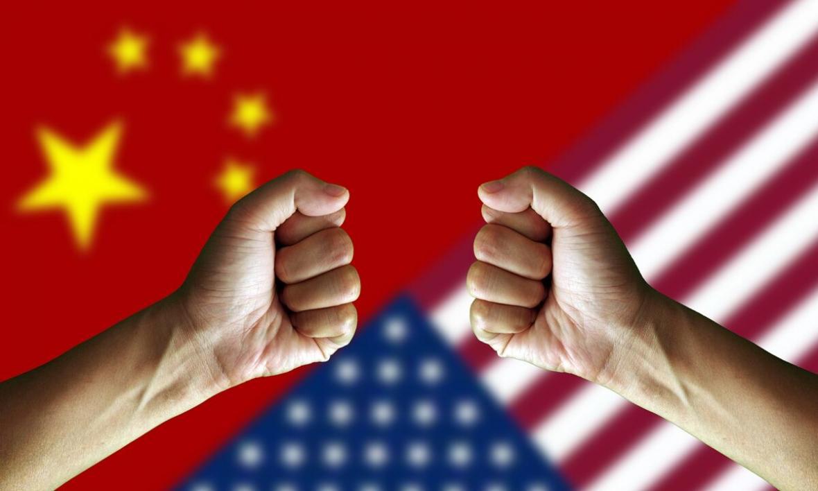 خبرنگاران چین کاردار سفارت آمریکا را احضار کرد
