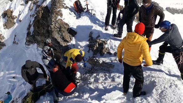 حضور فعال همکار امدادگر بیمه پاسارگاد در حادثه ارتفاعات شمال تهران