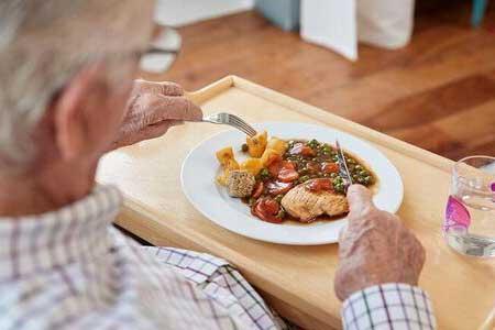 سالمندان روزه دار، بیش از پیش مراقبت سلامت خود باشند