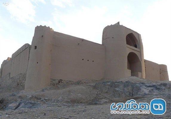 قلعه خورمیز یکی از بناهای تاریخی استان یزد به شمار می رود