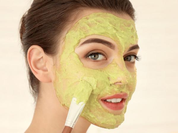 آموزش 8 مدل ماسک چای سبز برای پوست، مو و تیرگی دور چشم